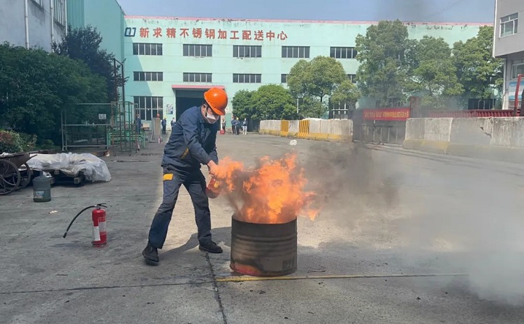 求精新材料集團旗下各單位多種形式慶?！拔逡弧眹H勞動節(jié)